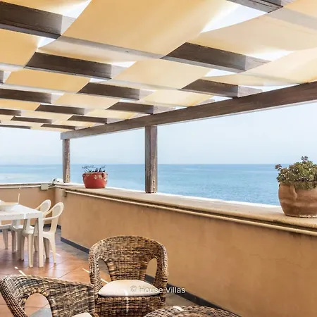 House&villas - La Terrazza Sul Borgo Apartment *
